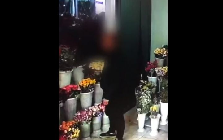 В Железногорске парень ограбил цветочный магазин после ссоры с девушкой
