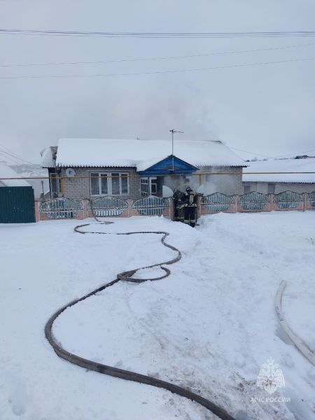 В Курской области два человека погибли в горящем доме