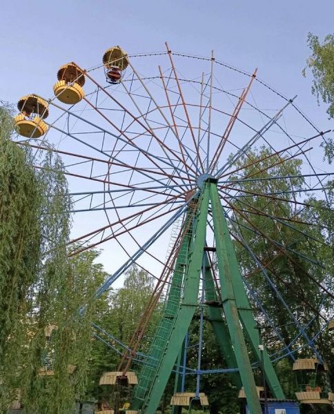 В Железногорске демонтируют колесо обозрения
