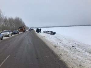 Спасатели показали, как доставали девушку из смятой иномарки на трассе под Воронежем