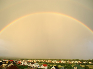 В небе над Курской областью заметили красочную радугу
