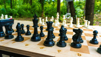 В Курске открыли шахматный сквер