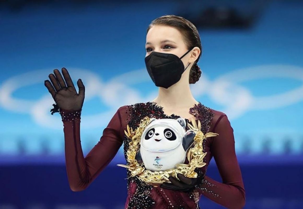 Фигуристка Анна Щербакова завоевала золото на Олимпиаде в Пекине