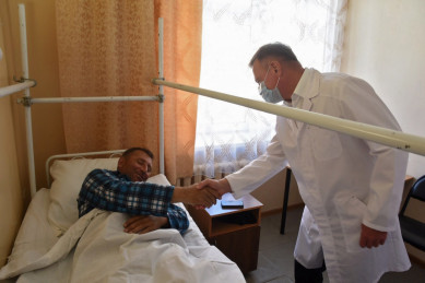 Раненному под обстрелом в Курской области пророчат быстрое восстановление