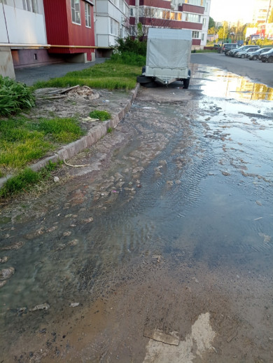 В Курске проспект Дружбы затопило фекалиями