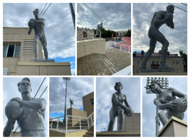 В Курске восстановили две скульптуры спортсменов