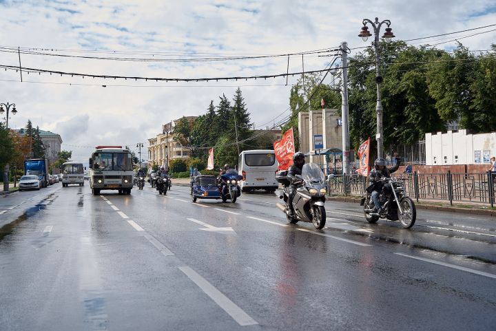 В Курске прошел автопробег в поддержку российских военных на Украине