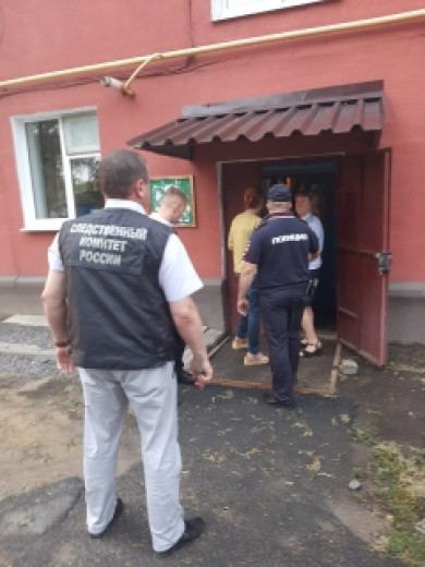 В Курской области возле многоквартирного дома нашли тело мужчины