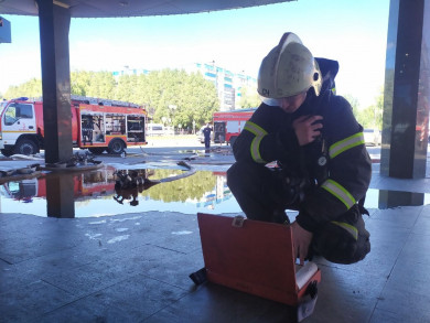В Курске во время пожара в торговом центре погиб человек