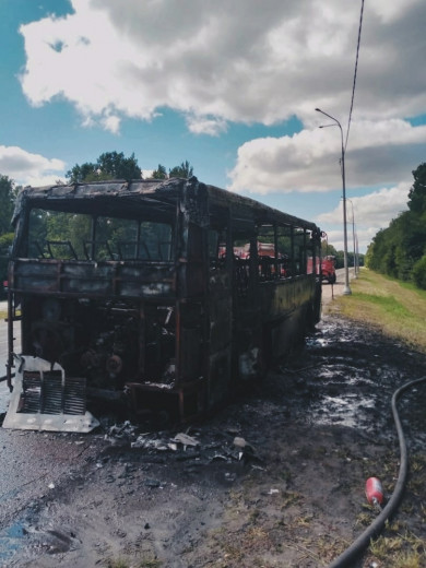 Под Железногорском на дороге сгорел автобус