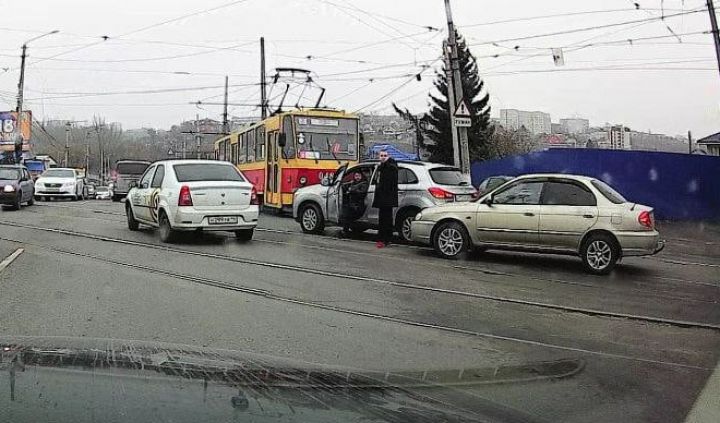 В Курске ДТП парализовало движение трамваев