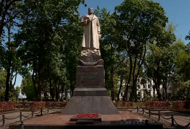 В Киеве снесут памятник советскому генералу из Воронежской области