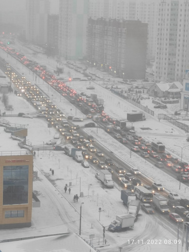 Снегопад сковал дороги Курска