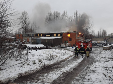 Жилой дом и несколько предприятий попали под обстрел в Белгородской области