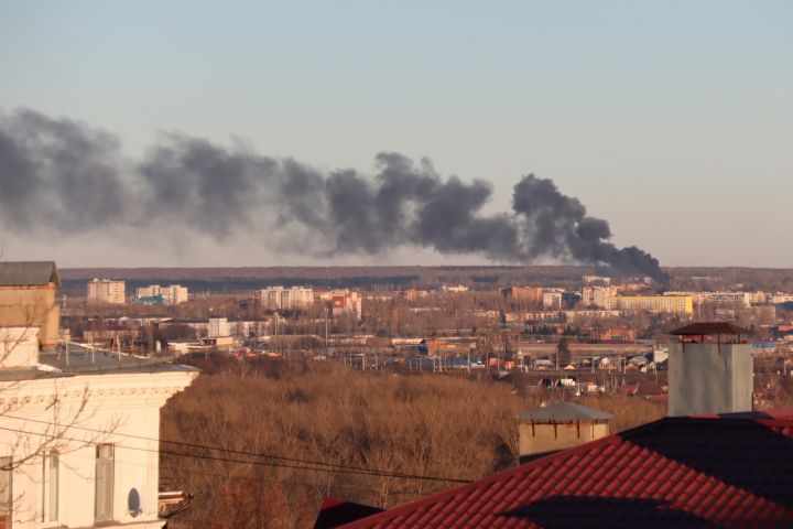 В Курске потушили пожар после атаки беспилотника