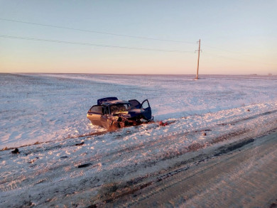 В Курской области машина вылетела со скользкой трассы