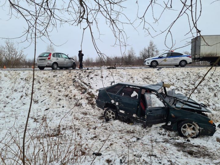 В Курской области в аварии пострадали три человека