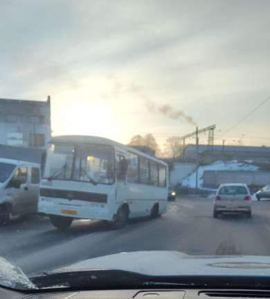 В Курске автобус потерял колесо во время движения