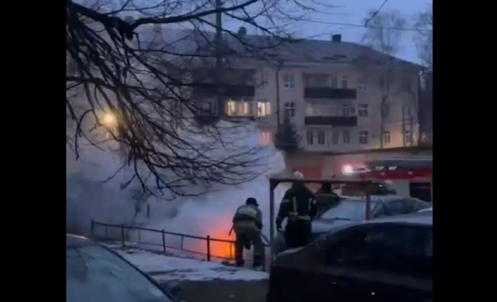 В Курске на дороге сгорел автомобиль