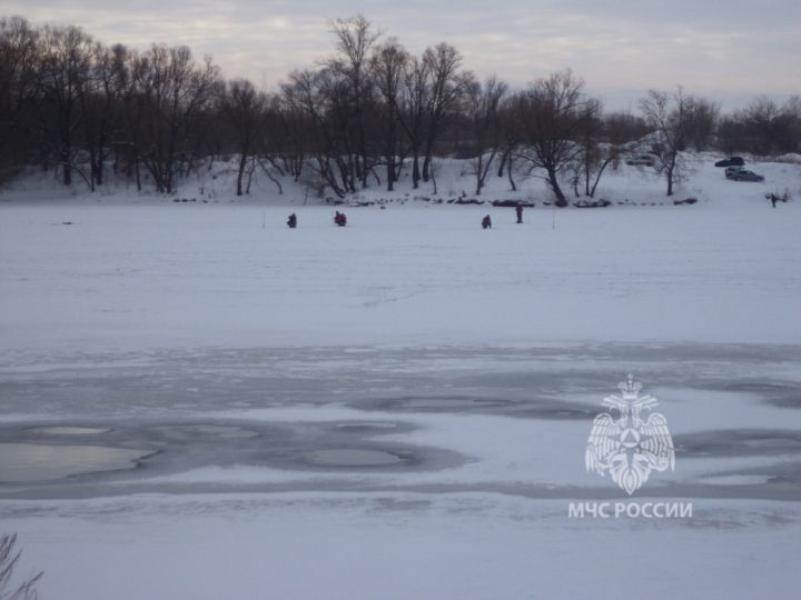 В Курске двое мужчин провалились под лед