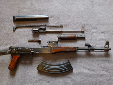 В Черноземье двое мужчин продавали оружие, купленное у военных 