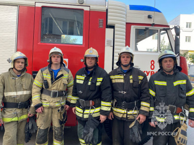 Курских пожарных наградят за спасение девушки