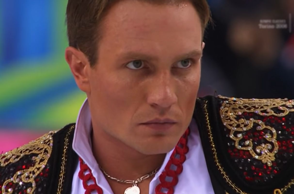 <p>Роман Костомаров во время одного из выступлений</p>