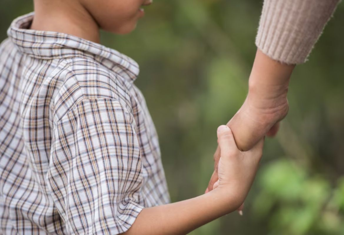 Когда родителям стоит сводить ребёнка на консультацию к генетику