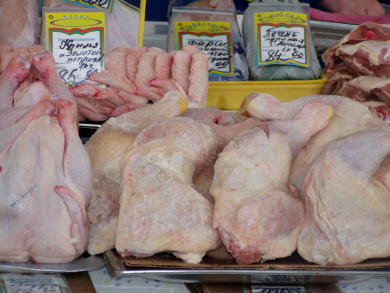 Курица становится деликатесом: почему на неё резко выросла цена? 