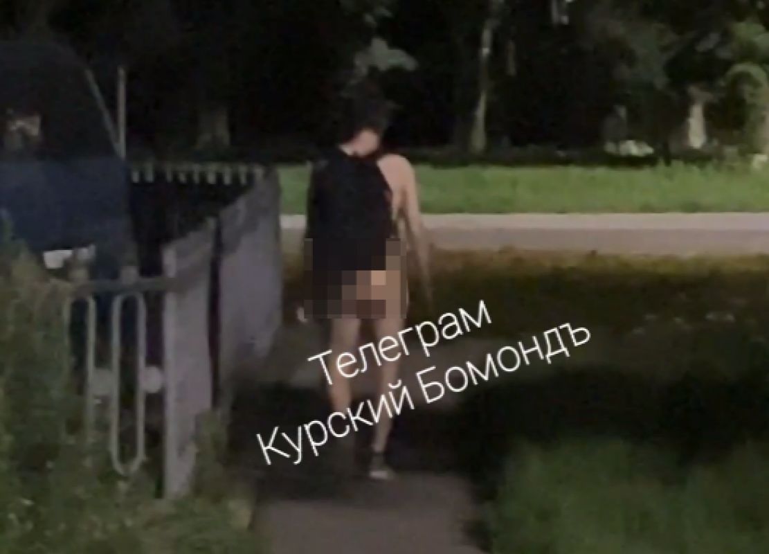 По Курску разгуливал голый мужчина с рюкзаком