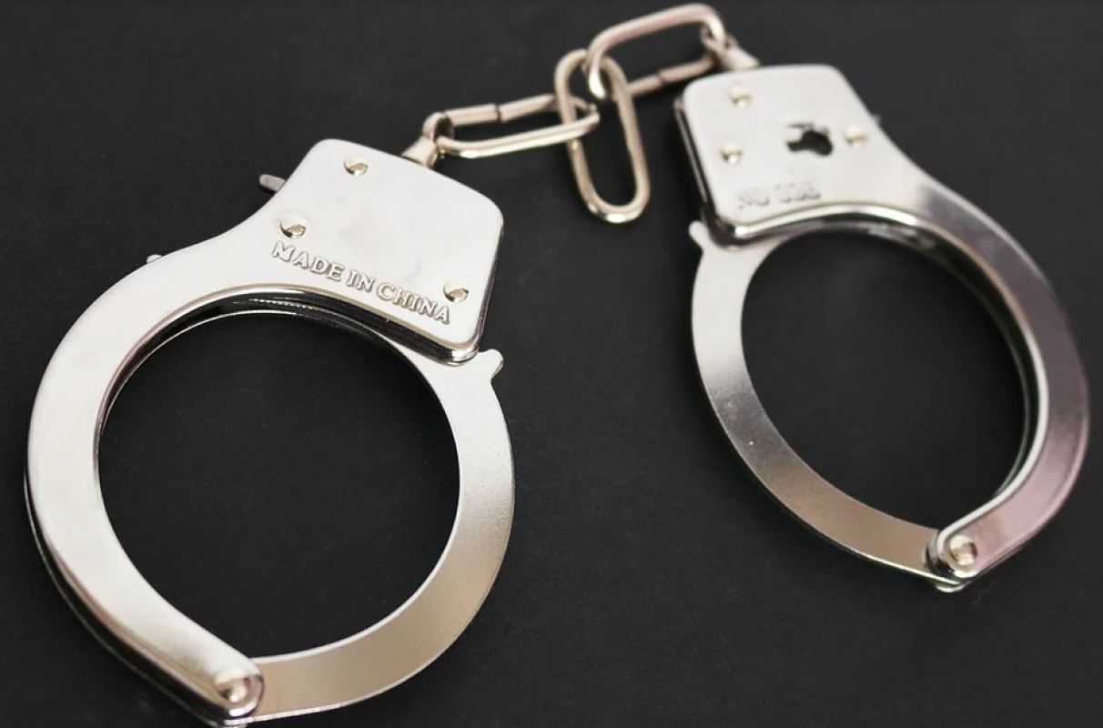 Разбойник из федерального розыска ворвался в дом курянки и потребовал горячего чая