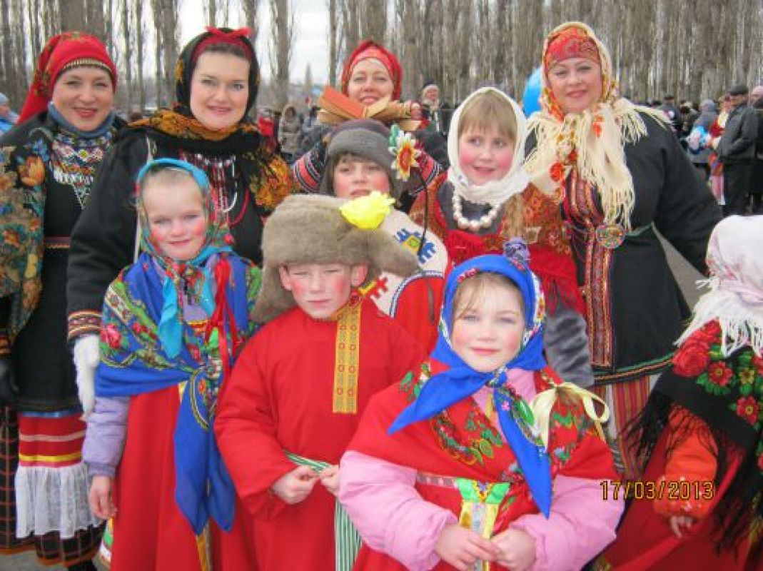 «Коляда, коляда, отворяй ворота!» — рассказываем, как&nbsp;правильно колядовать и&nbsp;какие колядки петь