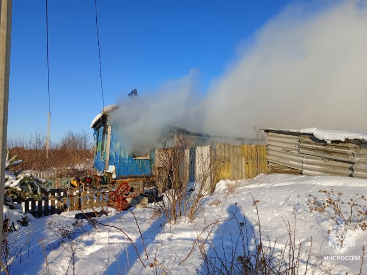 В Курской области частный дом сгорел дотла