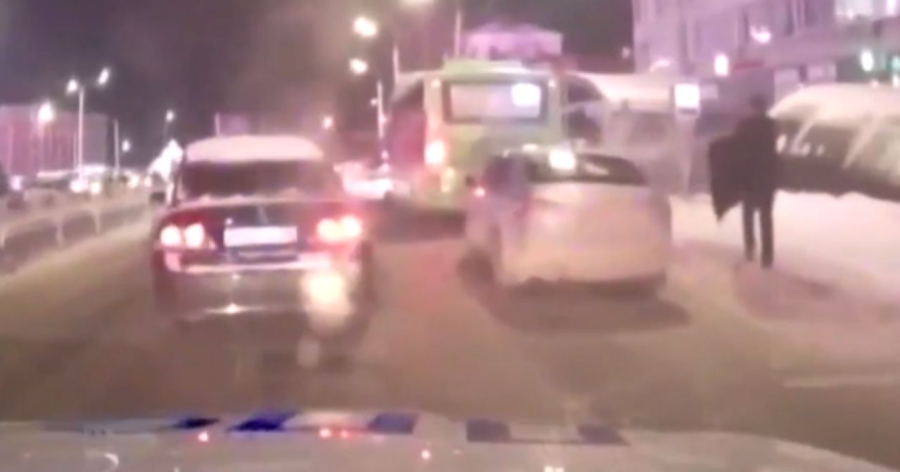 В Курске пьяный пассажир ограбил таксиста и уехал на автобусе