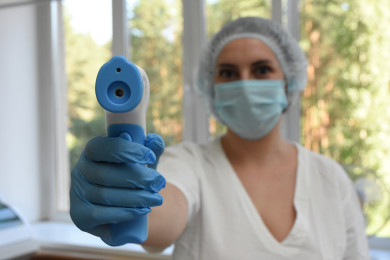 Из-за вспышки острого респираторного вирусного инфекционного заболевания (ОРВИ) в Курске закрыты три детских сада и две школы на карантин.