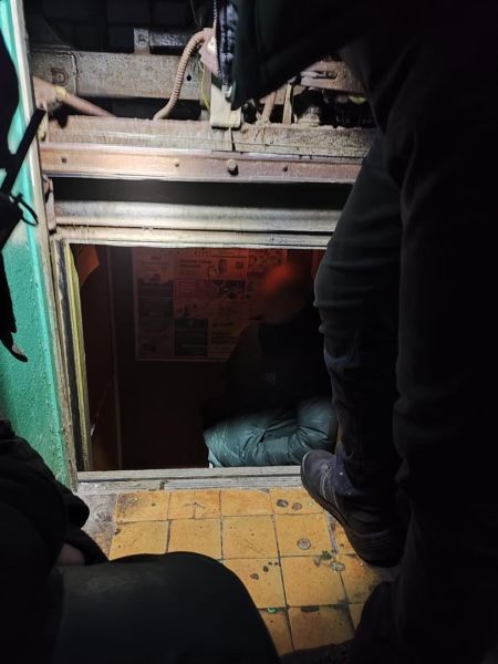 В Курске мужчина провалился в шахту лифта