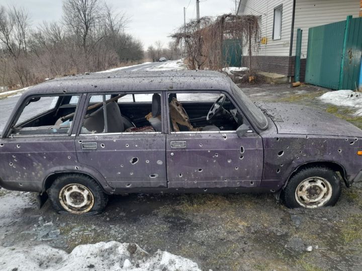 В Гордеевке машина покрылась дырками после обстрела ВСУ