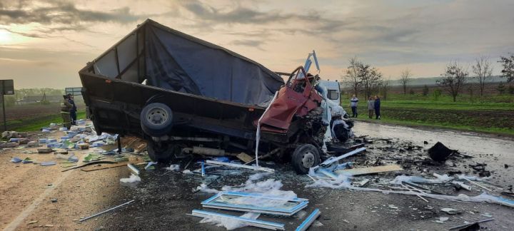 В Курской области два человека погибли в столкновении грузовиков