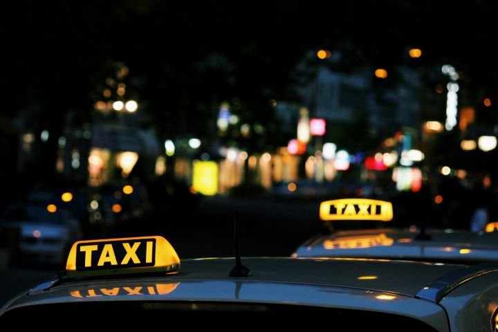 В Курской области мигрантам запретили работать в такси