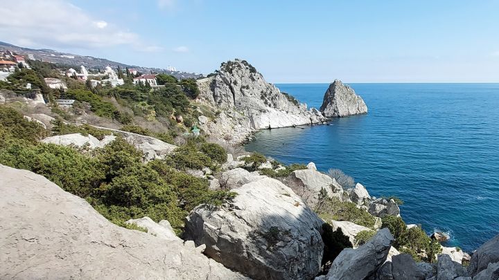 Почему на курортах Черноморского побережья снижаются цены на квартиры и гостевые дома