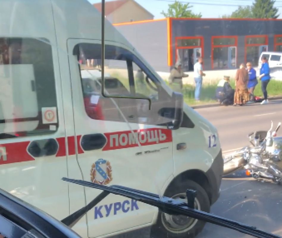 В Курске машина сбила байкера