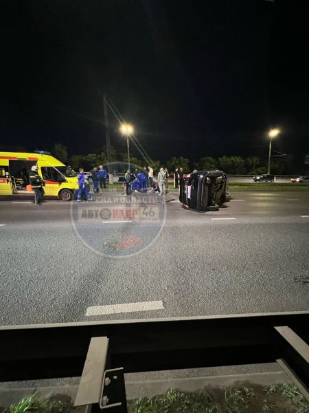 В Курске легковушка перевернулась после столкновения с автобусом