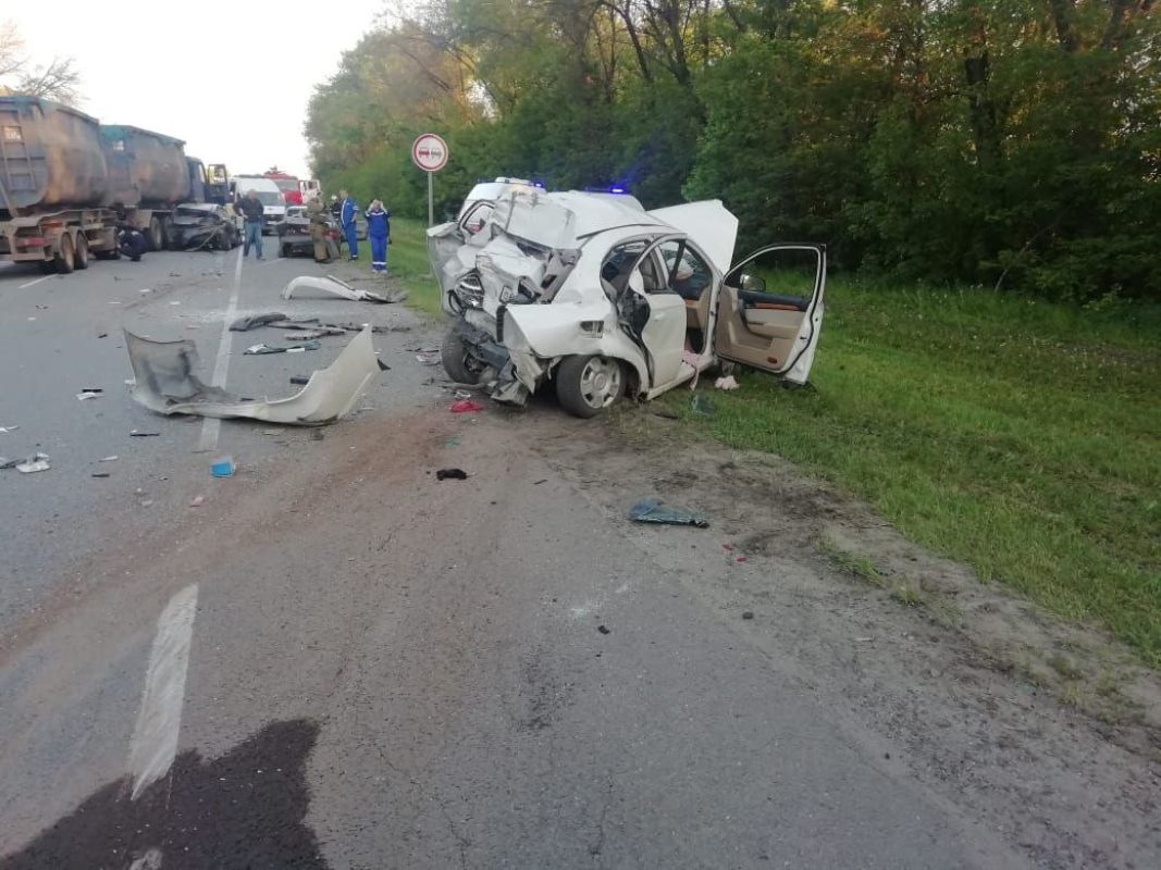 Шесть человек пострадали в массовом ДТП под Курском