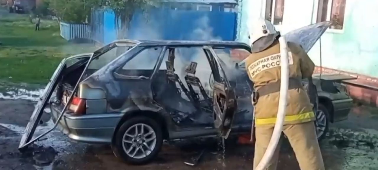 В Курской области из-за сигареты сгорела машина