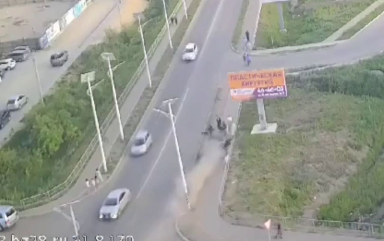 Пьяный водитель минивэна снёс десяток пешеходов на&nbsp;тротуаре —&nbsp;погибли дети