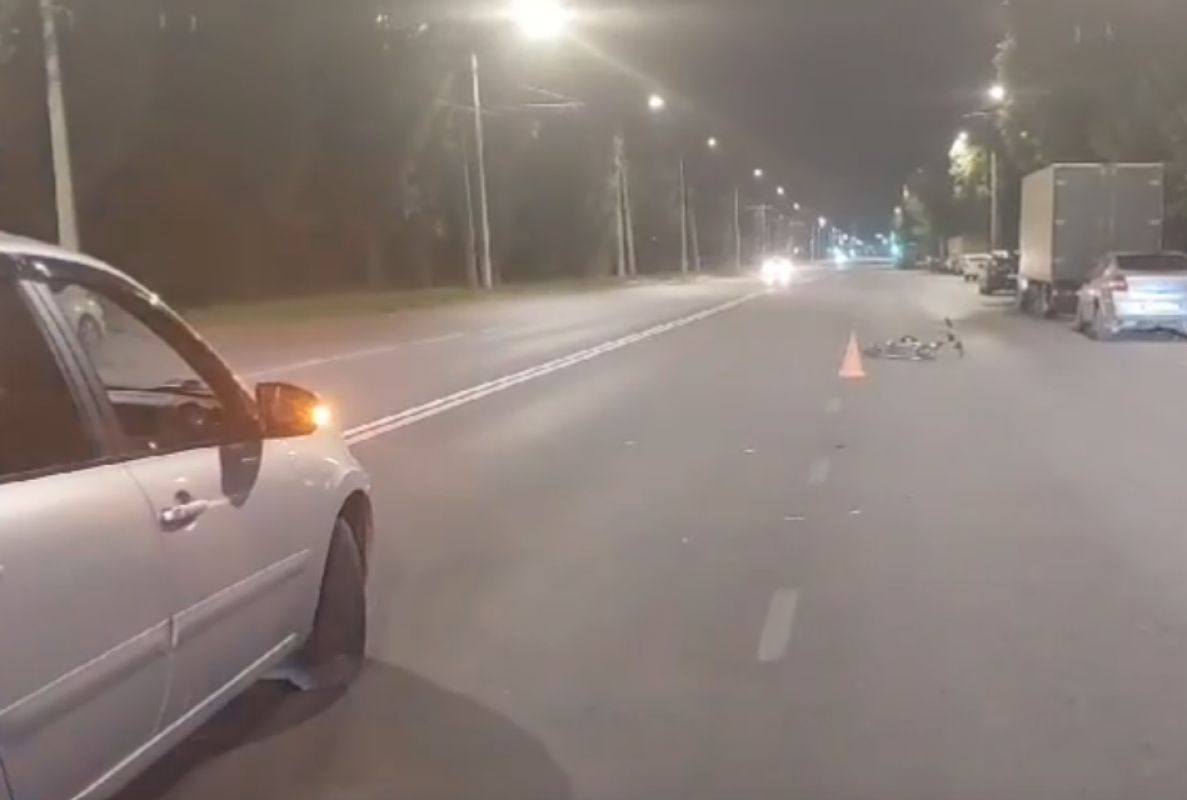 В Курске двое детей на самокате попали под машину