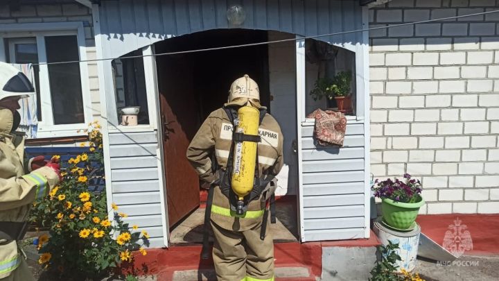 В Курской области дом едва не сгорел из-за церковной свечи