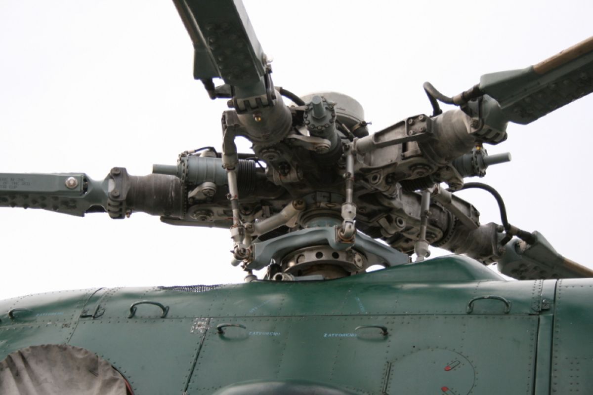 Вертолёт с туристами разбился, врезавшись в сопку