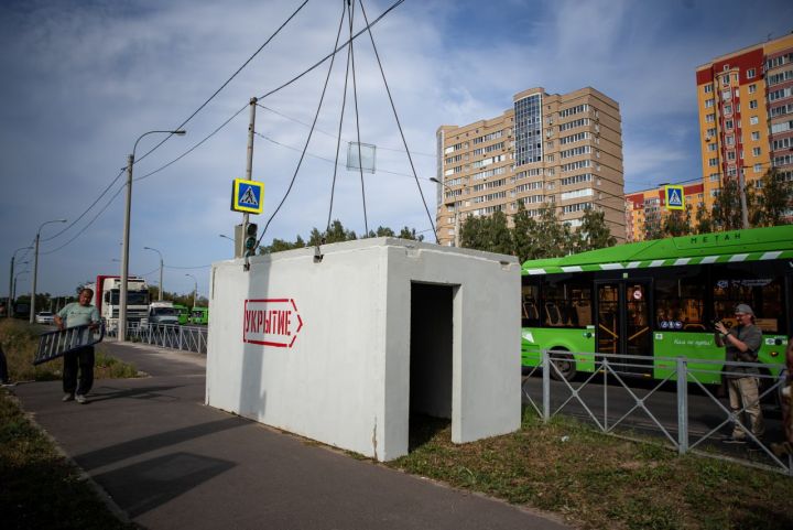 В Курск привезли модульные укрытия