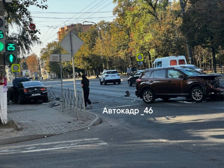 Полицейские прокомментировали громкую аварию в центре Курска